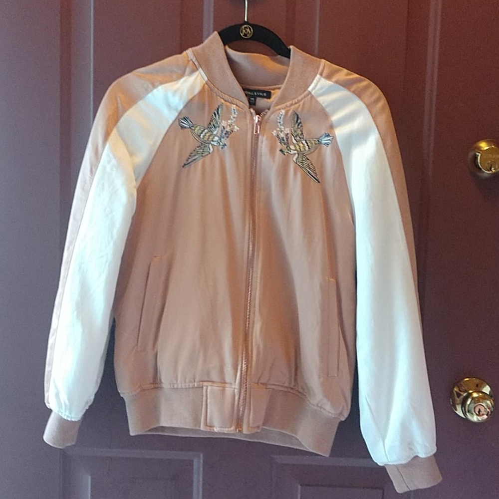 Kendall and Kylie jacket 😍
